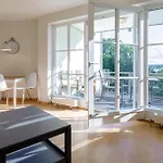 Jolle Mit Balkon Und Mueritzblick 瓦伦