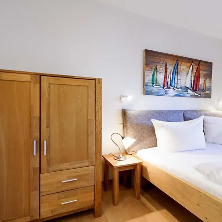 Jolle Mit Balkon Und Mueritzblick