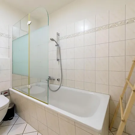 Jolle Mit Balkon Und Mueritzblick *